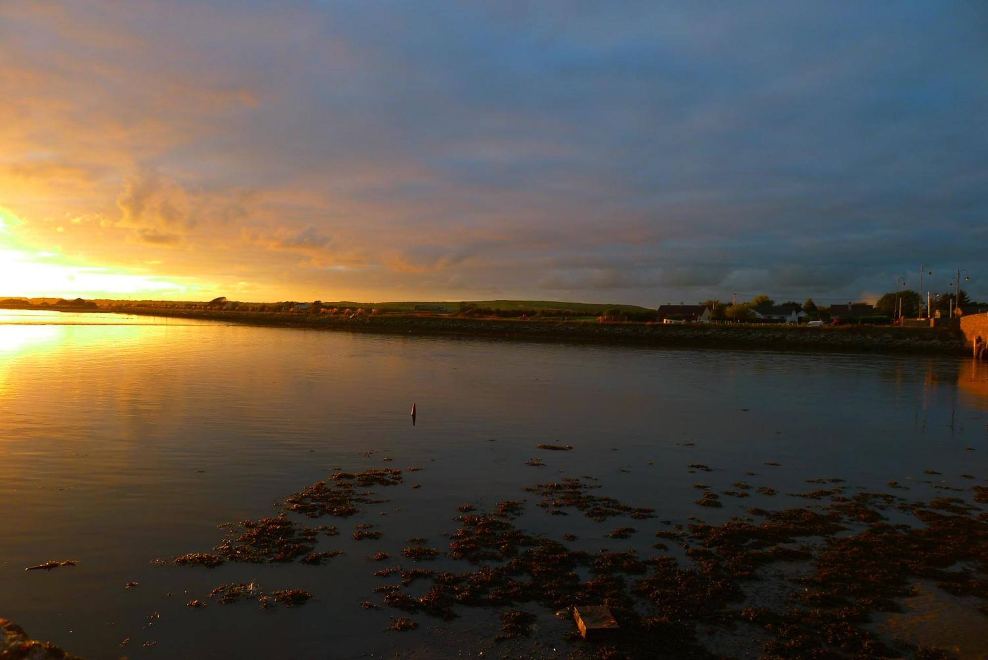 Keanes Of Curraheen, Bar, Restaurant & Accommodation Tralee Bagian luar foto