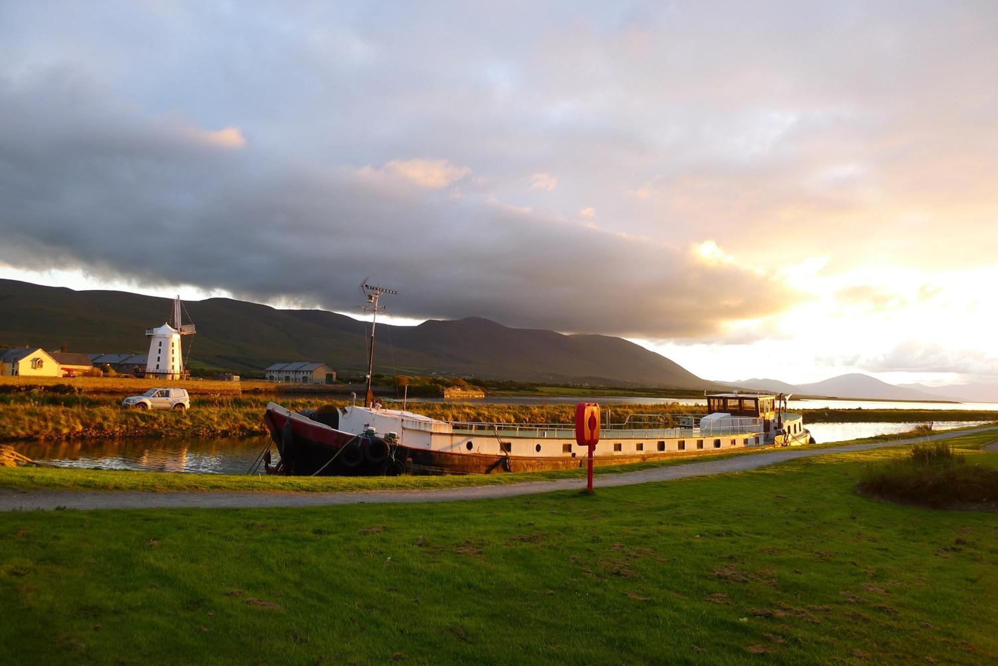 Keanes Of Curraheen, Bar, Restaurant & Accommodation Tralee Bagian luar foto
