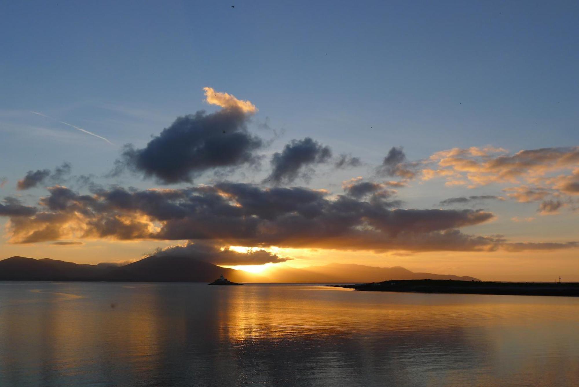 Keanes Of Curraheen, Bar, Restaurant & Accommodation Tralee Bagian luar foto