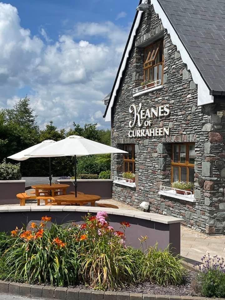 Keanes Of Curraheen, Bar, Restaurant & Accommodation Tralee Bagian luar foto