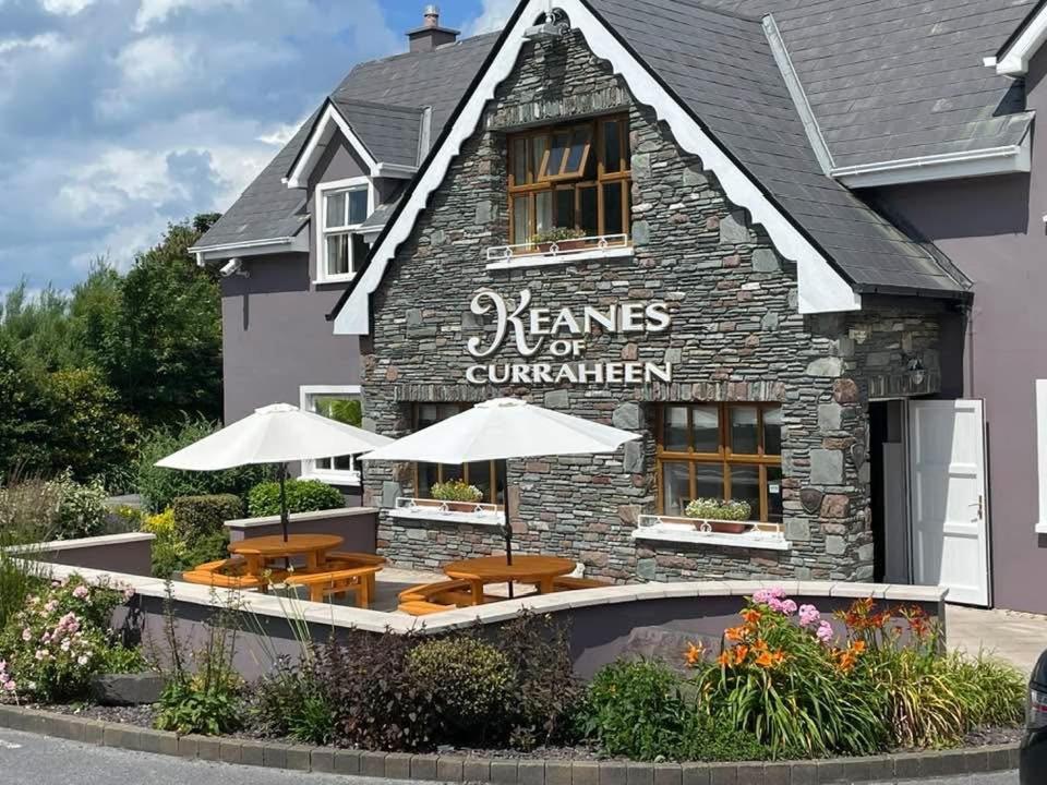 Keanes Of Curraheen, Bar, Restaurant & Accommodation Tralee Bagian luar foto