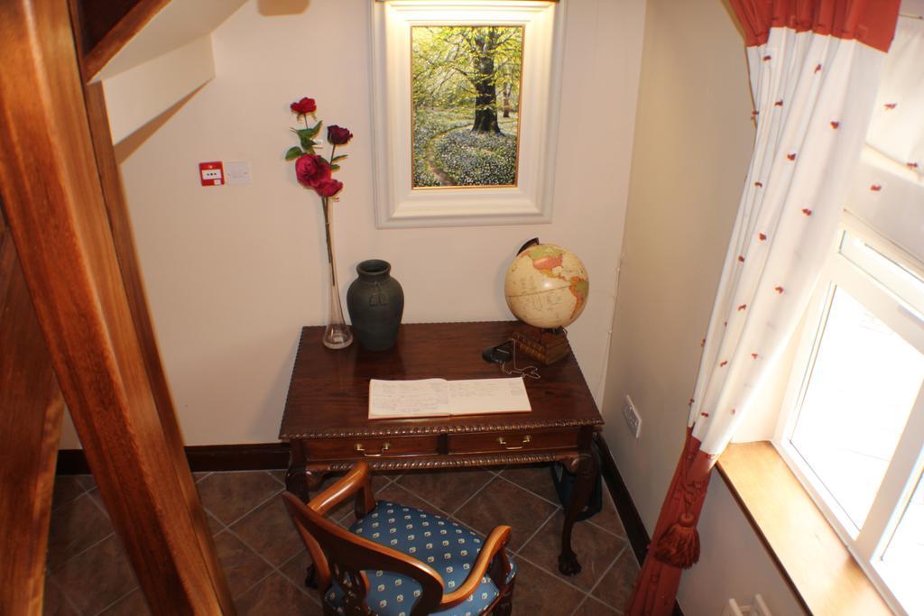 Keanes Of Curraheen, Bar, Restaurant & Accommodation Tralee Bagian luar foto
