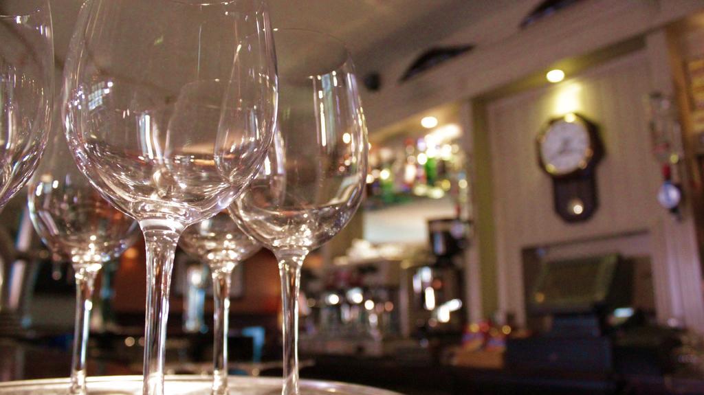 Keanes Of Curraheen, Bar, Restaurant & Accommodation Tralee Bagian luar foto