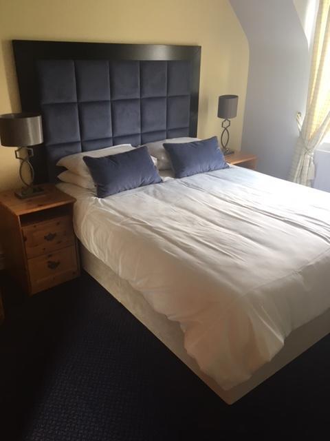 Keanes Of Curraheen, Bar, Restaurant & Accommodation Tralee Bagian luar foto